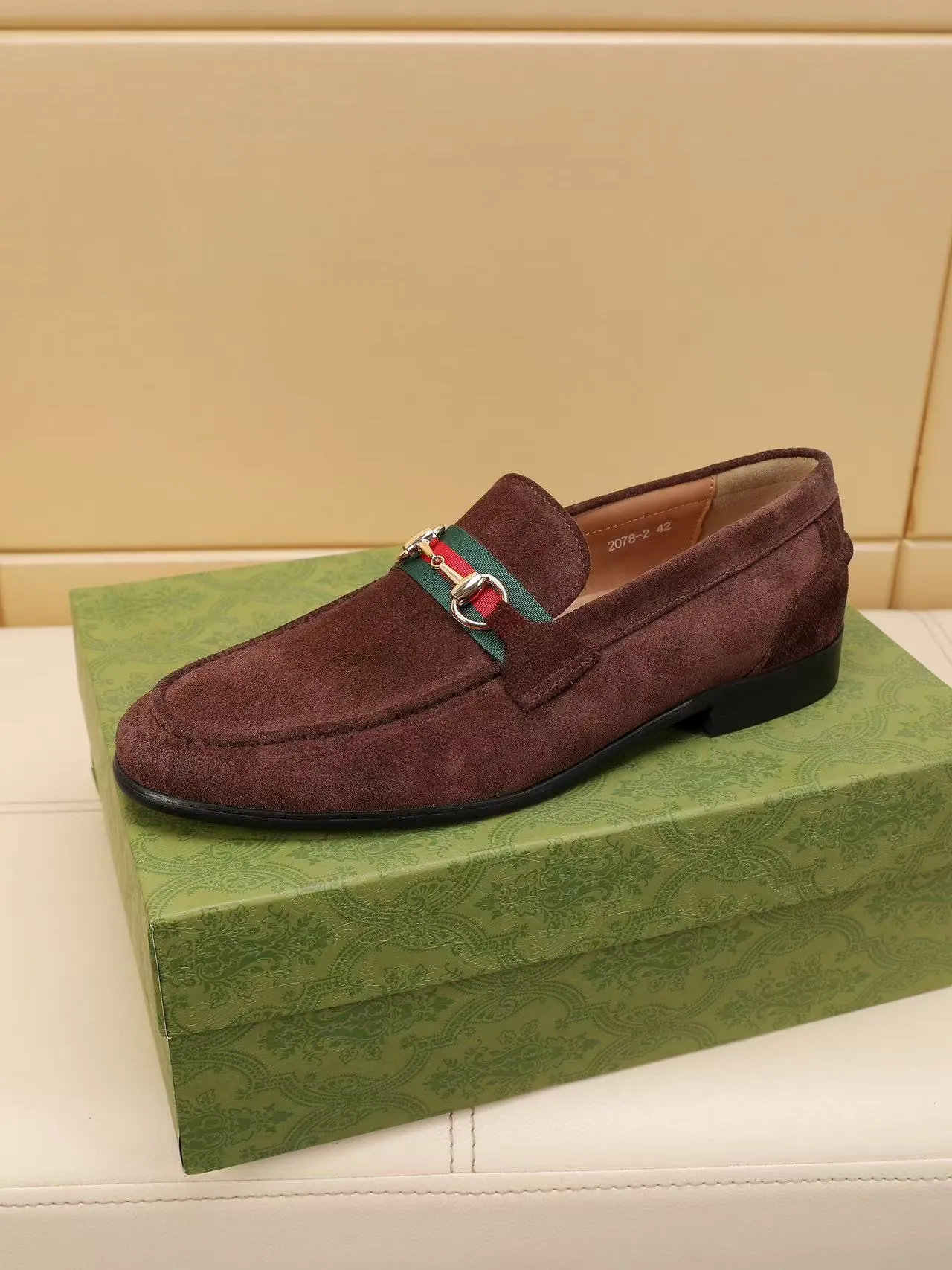 Men's men's shoes 💰440 🆘【GUCCI】Gucci ·🐂里· Hot-selling beanie shoes, top brand luxury, top quality, latest fashion beanie shoes.. The upper is made of original high mercerized smooth cow suede. (Full top-layer water-dyed 🐂 leather and lining). The original stylish and stylish soft rubber wear-resistant and non-slip outsole is light and comfortable on the foot, available in 3 colors! Matching code: 39-45 (38.46. Customized)